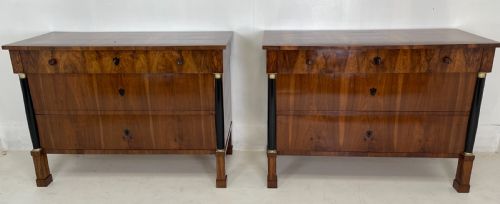 pair of walnut italian commodes - CATEGORY: ANTIQUE CHEST OF DRAWERS - DATED 19TH CENTURY