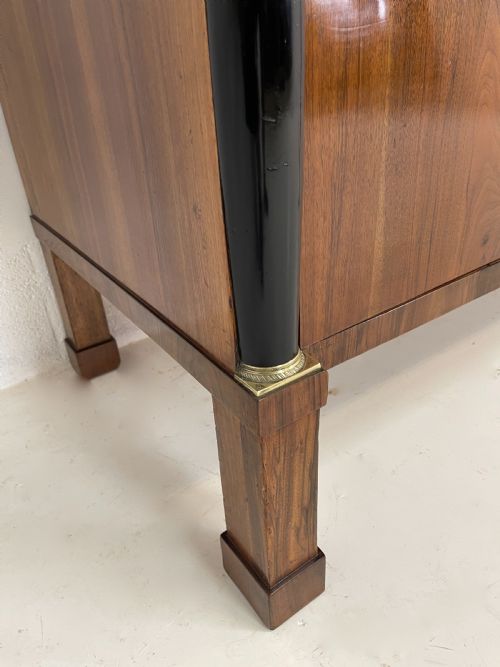 PAIR OF WALNUT ITALIAN COMMODES - ADDITIONAL PHOTO 10