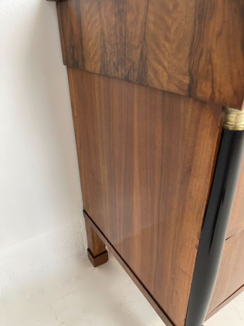 PAIR OF WALNUT ITALIAN COMMODES - ADDITIONAL PHOTO 11
