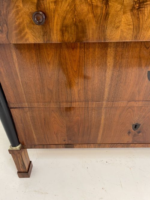 PAIR OF WALNUT ITALIAN COMMODES - ADDITIONAL PHOTO 24