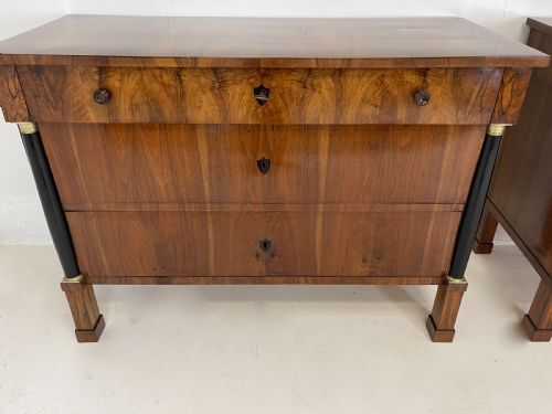 PAIR OF WALNUT ITALIAN COMMODES - ADDITIONAL PHOTO 26