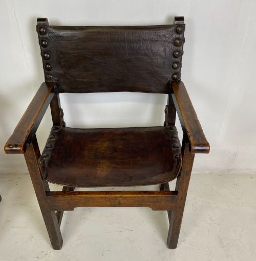 TWO 17 TH CENTURY SPANISH WALNUT ARMCHAIRS - ADDITIONAL PHOTO 5
