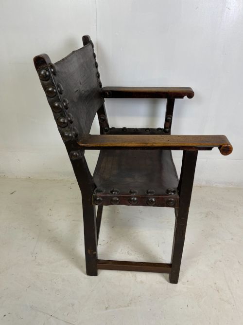 TWO 17 TH CENTURY SPANISH WALNUT ARMCHAIRS - ADDITIONAL PHOTO 8