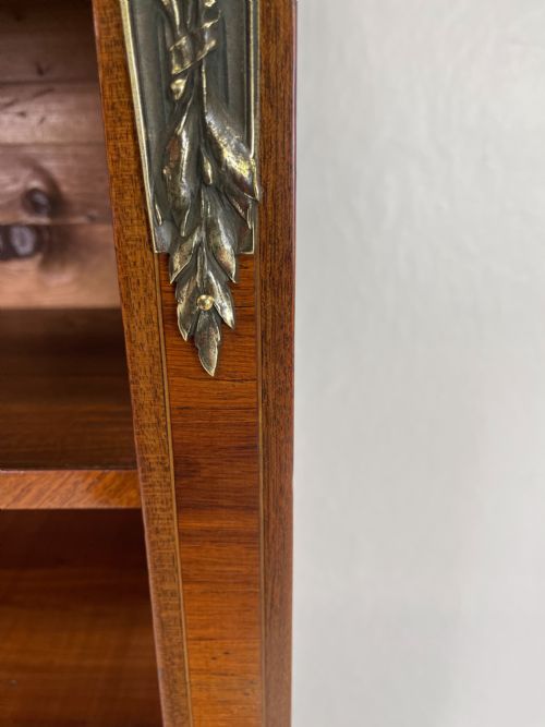 OPEN BOOKCASE WITH ORMOLU MOUNTS - ADDITIONAL PHOTO 6
