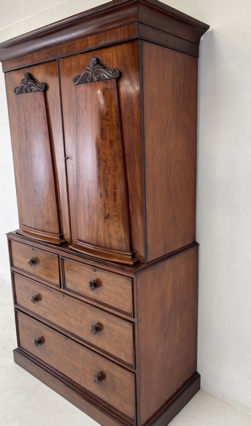 STUNNING MAHOGANY CLOTHES PRESS - ADDITIONAL PHOTO 6