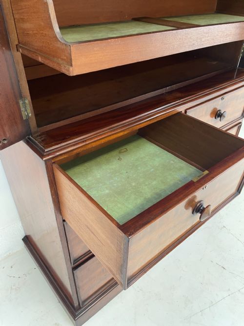 STUNNING MAHOGANY CLOTHES PRESS - ADDITIONAL PHOTO 10
