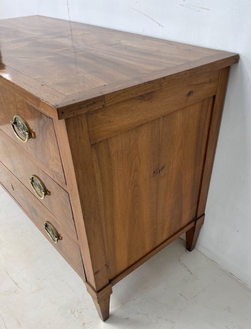 FRENCH WALNUT PERIOD COMMODE - ADDITIONAL PHOTO 4