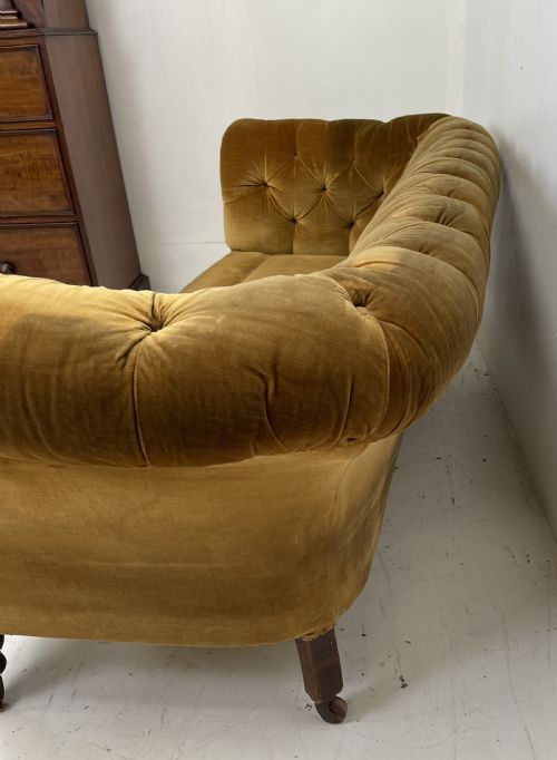 19 TH CENTURY CHESTERFIELD SOFA - ADDITIONAL PHOTO 3