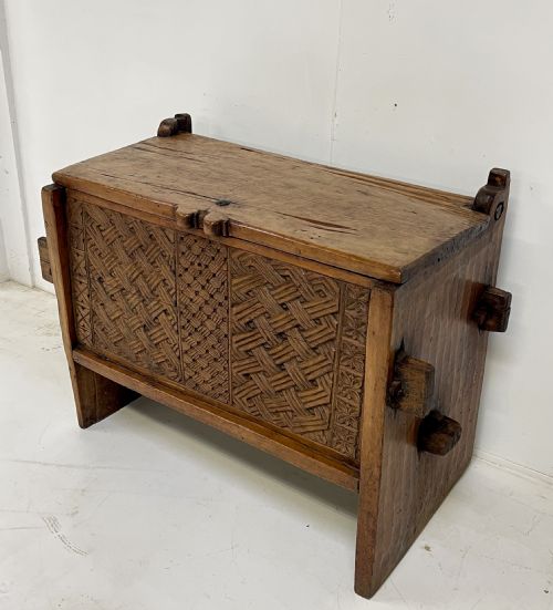 unusual decorative coffer - CATEGORY: ANTIQUE CHESTS - DATED 19TH CENTURY