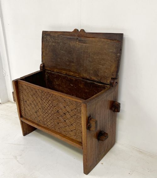 UNUSUAL DECORATIVE COFFER - ADDITIONAL PHOTO 6