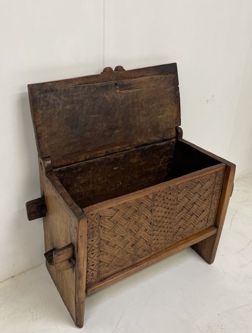 UNUSUAL DECORATIVE COFFER - ADDITIONAL PHOTO 7
