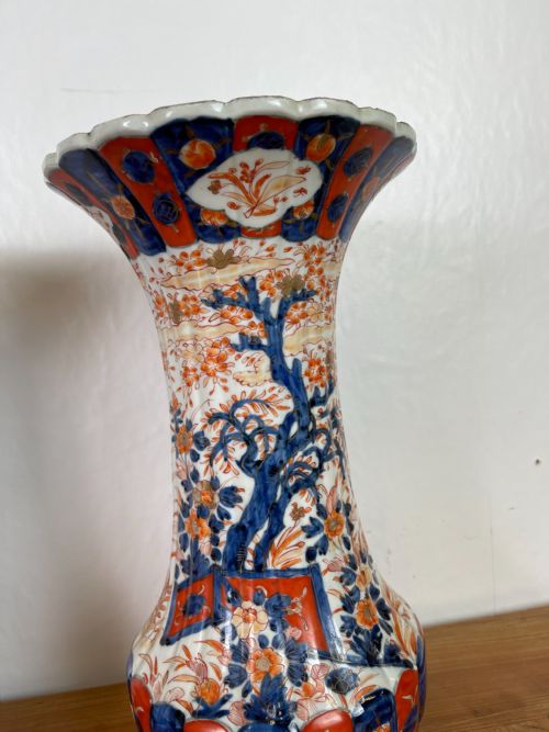 PAIR OF IMARI VASES - ADDITIONAL PHOTO 4