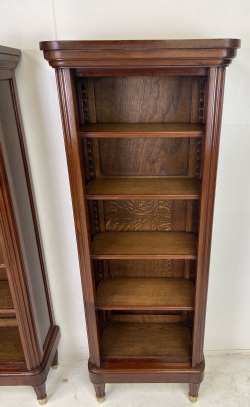 PAIR OF PLUM PUDDING MAHOGANY BOOKCASES - ADDITIONAL PHOTO 1