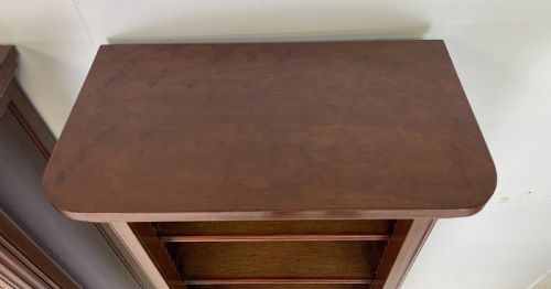 PAIR OF PLUM PUDDING MAHOGANY BOOKCASES - ADDITIONAL PHOTO 3