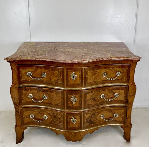 18th century french marble top commode - CATEGORY: ANTIQUE CHEST OF DRAWERS - DATED 18TH CENTURY