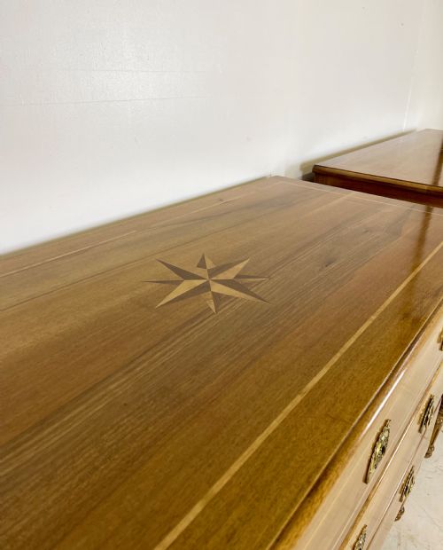 PAIR OF WALNUT COMMODES - ADDITIONAL PHOTO 3