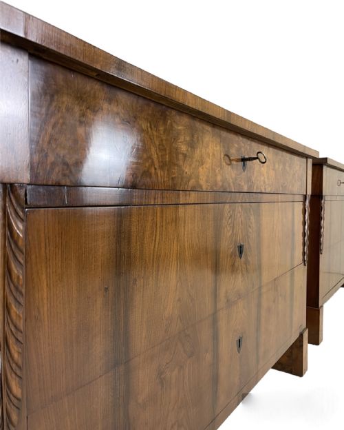 PAIR OF ITALIAN WALNUT COMMODES - ADDITIONAL PHOTO 1