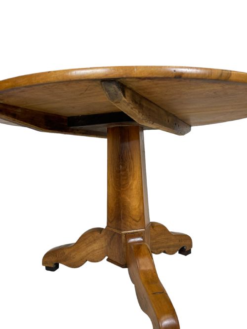 FRENCH PROVINCIAL ROUND BREAKFAST TABLE - ADDITIONAL PHOTO 1