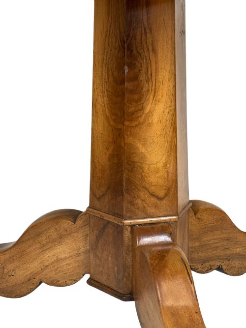 FRENCH PROVINCIAL ROUND BREAKFAST TABLE - ADDITIONAL PHOTO 4