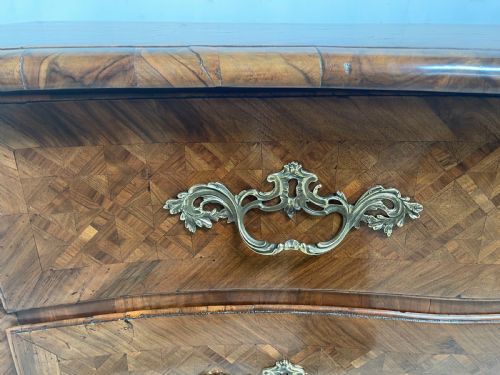 18 TH CENTURY FRENCH BOMBE COMMODE - ADDITIONAL PHOTO 4