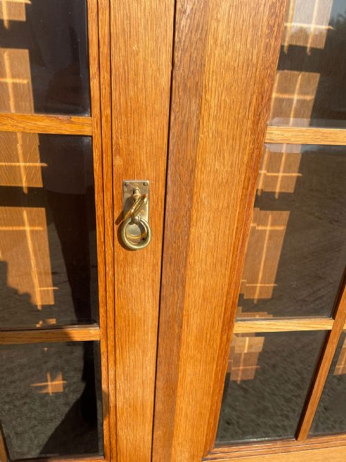 THREE DOOR OAK BOOKCASE - ADDITIONAL PHOTO 10