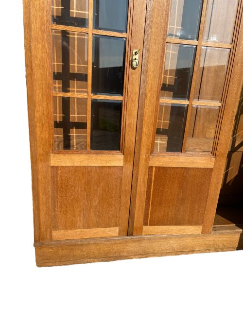THREE DOOR OAK BOOKCASE - ADDITIONAL PHOTO 19