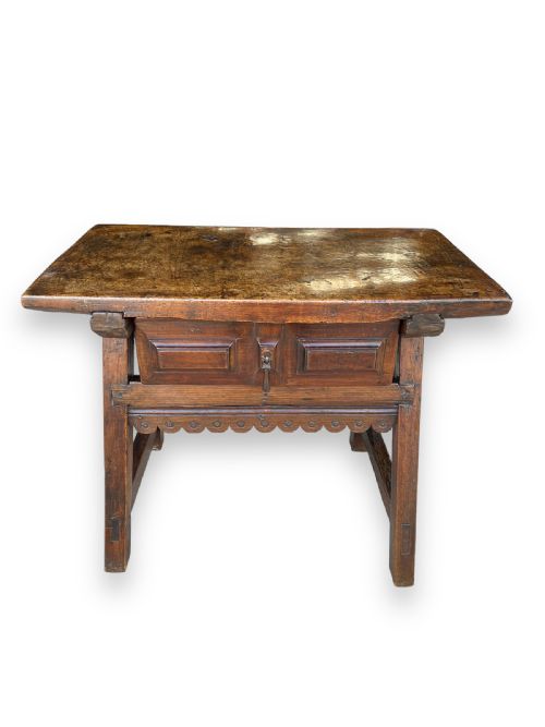 18TH CENTURY WALNUT ITALIAN SIDE TABLE - ADDITIONAL PHOTO 1