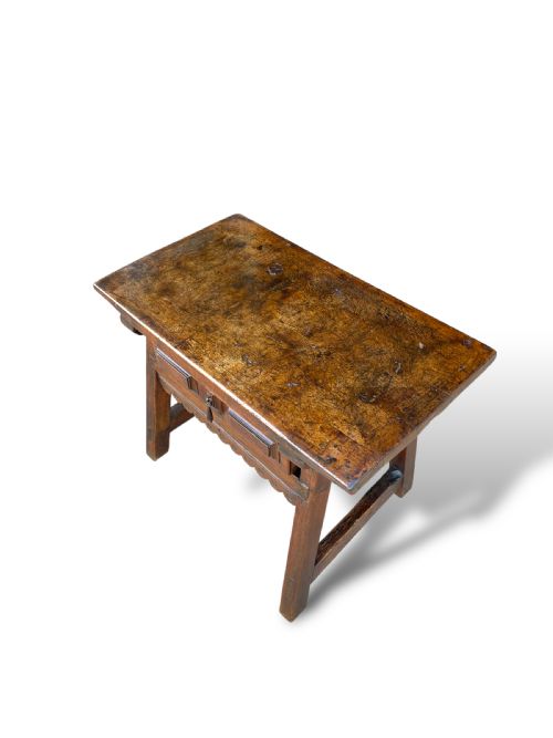 18TH CENTURY WALNUT ITALIAN SIDE TABLE - ADDITIONAL PHOTO 3