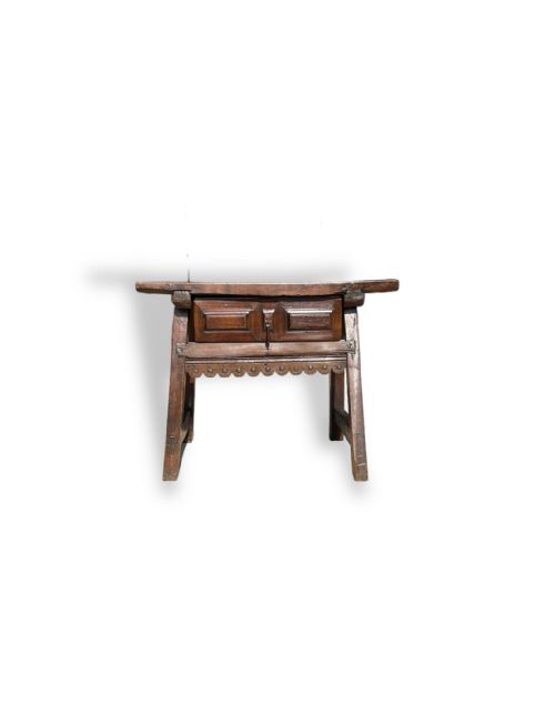 18TH CENTURY WALNUT ITALIAN SIDE TABLE - ADDITIONAL PHOTO 4