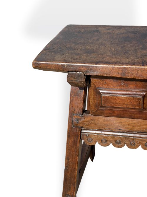 18TH CENTURY WALNUT ITALIAN SIDE TABLE - ADDITIONAL PHOTO 6