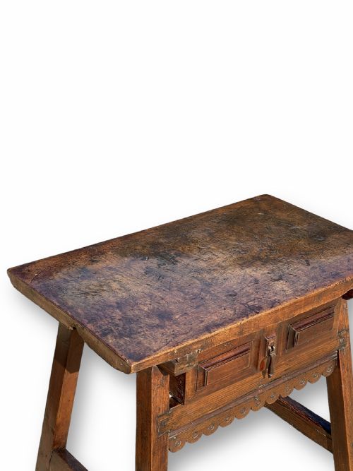 18TH CENTURY WALNUT ITALIAN SIDE TABLE - ADDITIONAL PHOTO 7