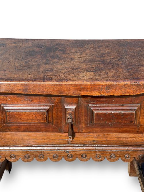 18TH CENTURY WALNUT ITALIAN SIDE TABLE - ADDITIONAL PHOTO 8
