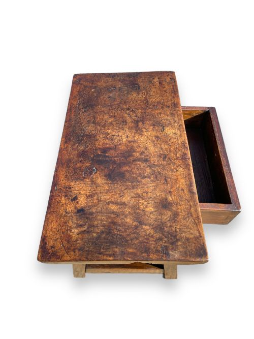 18TH CENTURY WALNUT ITALIAN SIDE TABLE - ADDITIONAL PHOTO 9