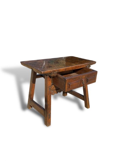 18TH CENTURY WALNUT ITALIAN SIDE TABLE - ADDITIONAL PHOTO 10