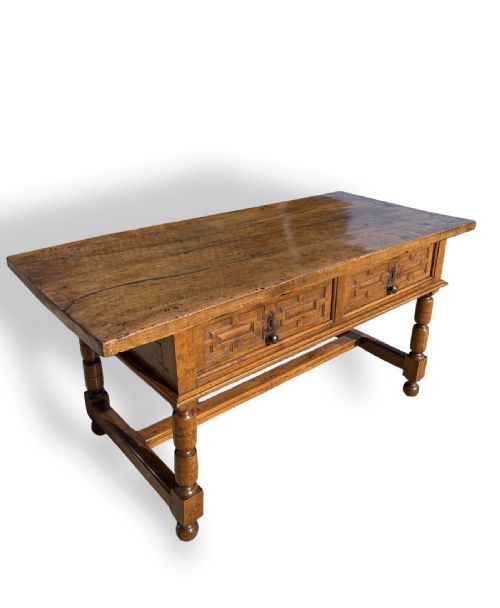 18TH CENTURY WALNUT SPANISH SIDE TABLE - ADDITIONAL PHOTO 5