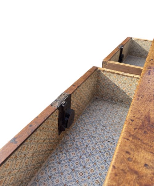 18TH CENTURY WALNUT SPANISH SIDE TABLE - ADDITIONAL PHOTO 10