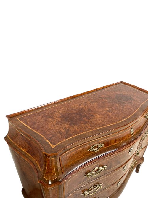 PAIR OF ITALIAN WALNUT COMMODES - ADDITIONAL PHOTO 4