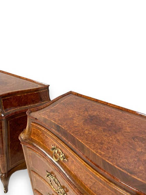 PAIR OF ITALIAN WALNUT COMMODES - ADDITIONAL PHOTO 7