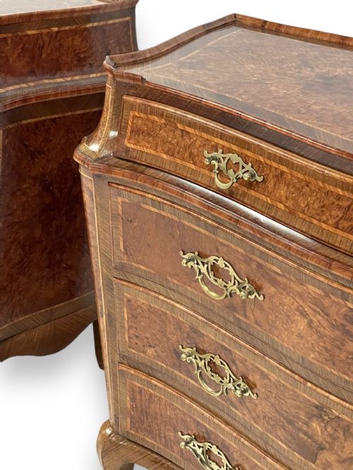 PAIR OF ITALIAN WALNUT COMMODES - ADDITIONAL PHOTO 8