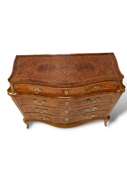 PAIR OF ITALIAN WALNUT COMMODES - ADDITIONAL PHOTO 12