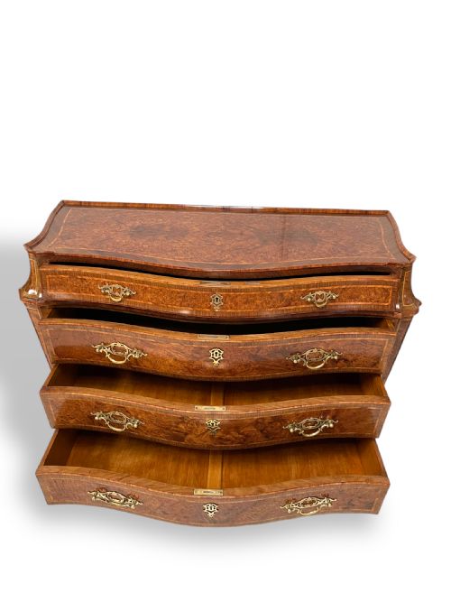 PAIR OF ITALIAN WALNUT COMMODES - ADDITIONAL PHOTO 16