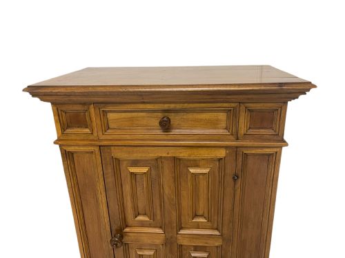 PAIR OF CUPBOARDS - ADDITIONAL PHOTO 8