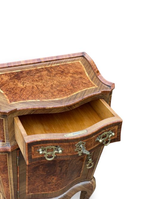 PAIR OF ITALIAN BURR WALNUT BEDSIDE CUPBOARDS - ADDITIONAL PHOTO 5