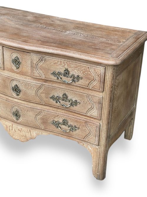 18TH CENTURY OAK COMMODE - ADDITIONAL PHOTO 3