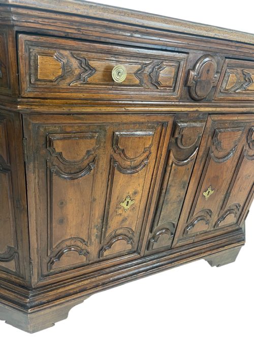 18 TH CENTURY WALNUT CUPBOARD - ADDITIONAL PHOTO 1