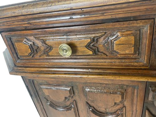 18 TH CENTURY WALNUT CUPBOARD - ADDITIONAL PHOTO 4