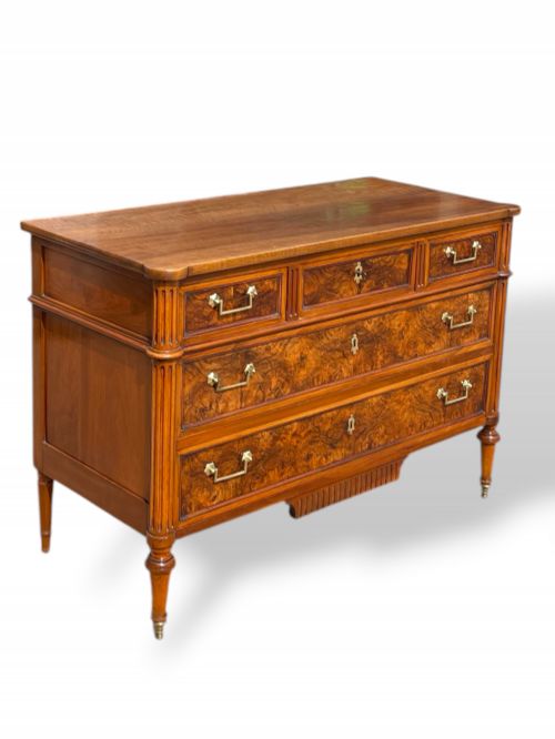 18TH CENTURY FRENCH WALNUT COMMODE - ADDITIONAL PHOTO 3