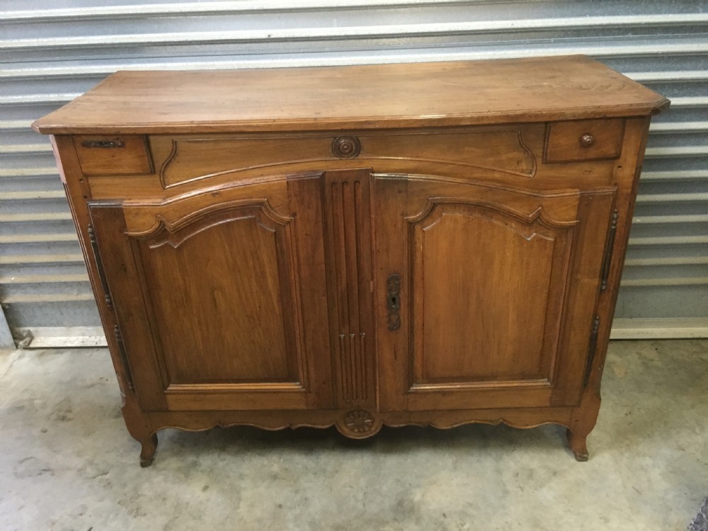 sideboard 
