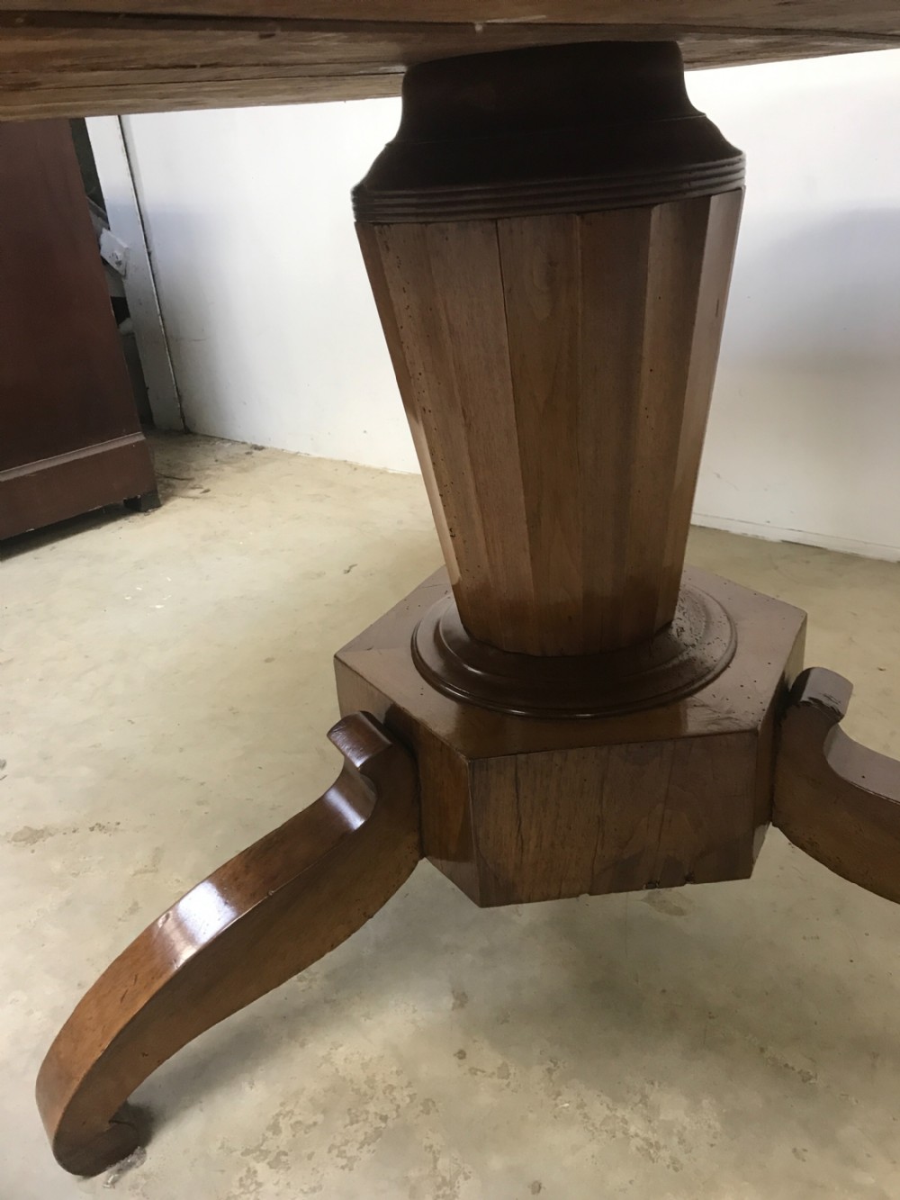 Walnut round table View III