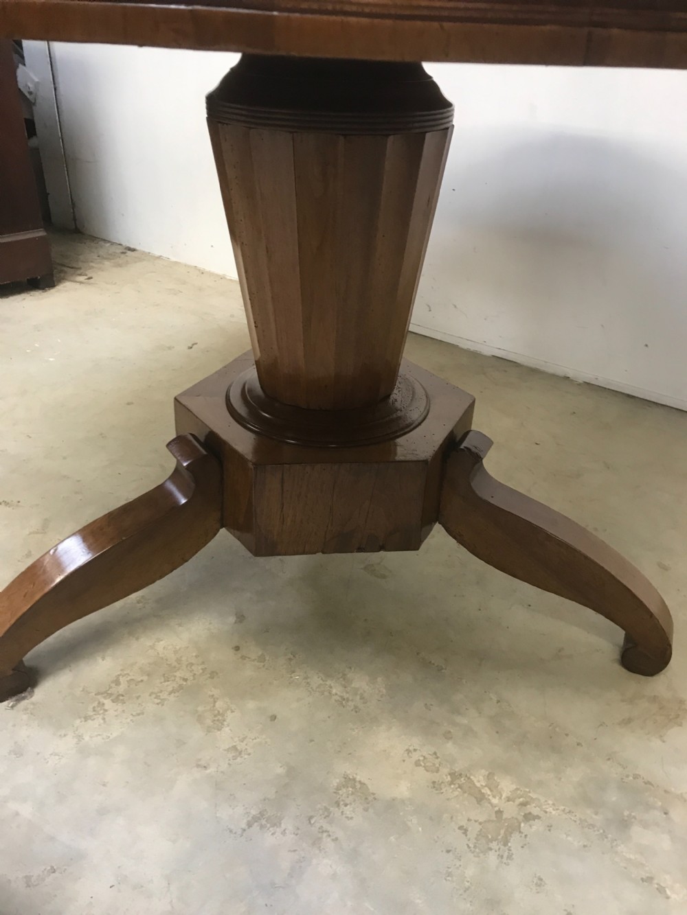 Walnut round table View IV